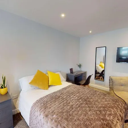Charming In Whiteladies Road Апартаменты *