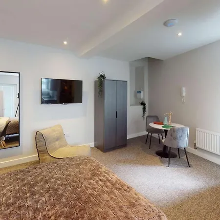 Charming In Whiteladies Road Apartment